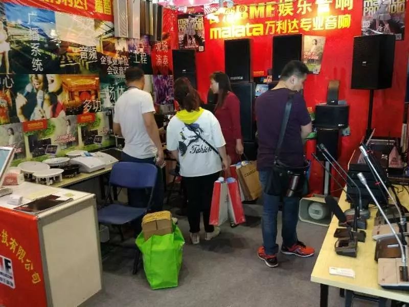 郑州灯光音响租赁_郑州哪里有批发舞台音响灯光_郑州舞台演出灯光音响工程