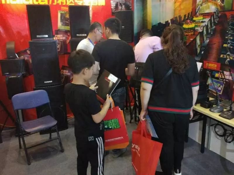郑州哪里有批发舞台音响灯光_郑州舞台演出灯光音响工程_郑州灯光音响租赁