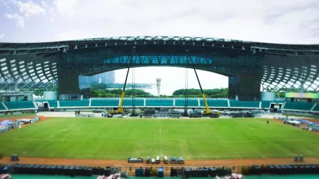 明星演唱会舞台搭建过程_演唱会舞台搭建累不累_大型演唱会舞台搭建